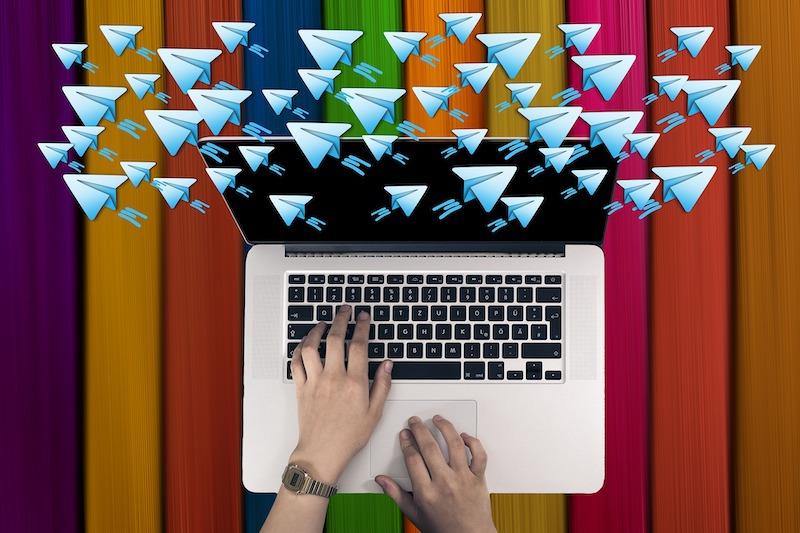 Spam email khi đăng ký